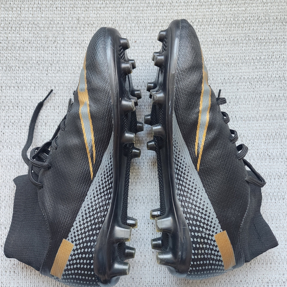 Black and Gold Men's Soccer Cleats